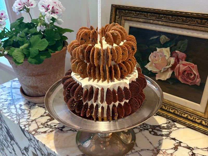 Odd Cookie-Edged Cake